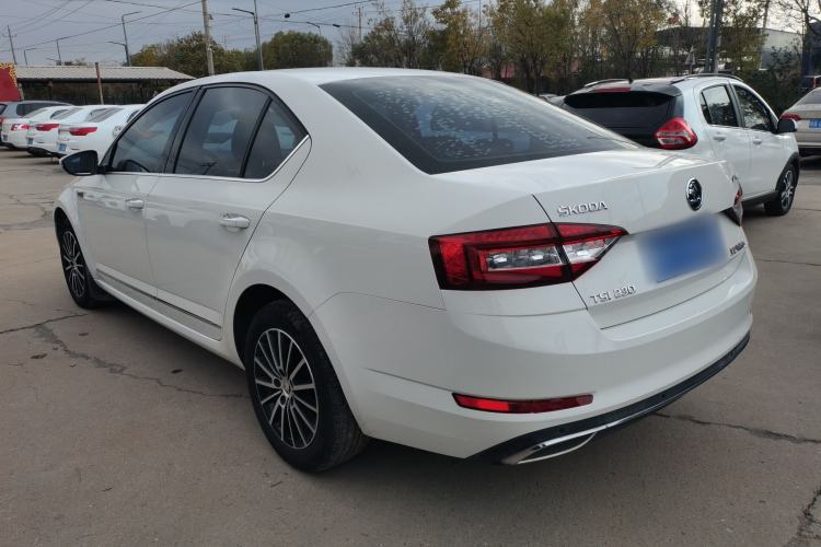 Used Skoda Octavia 2018 TSI230 DSG Luxury Edition Exterior 3