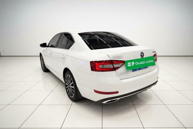 Used Skoda Octavia 2018 TSI230 DSG Luxury Edition Exterior 3