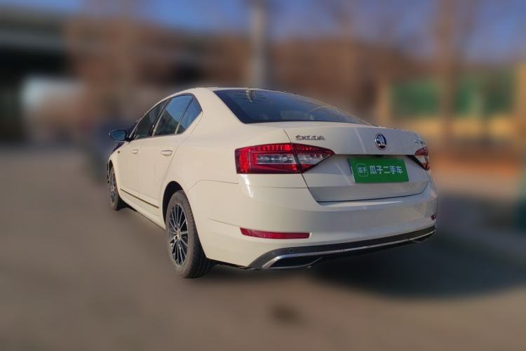 Used Skoda Octavia 2018 TSI230 DSG Luxury Edition Exterior 3