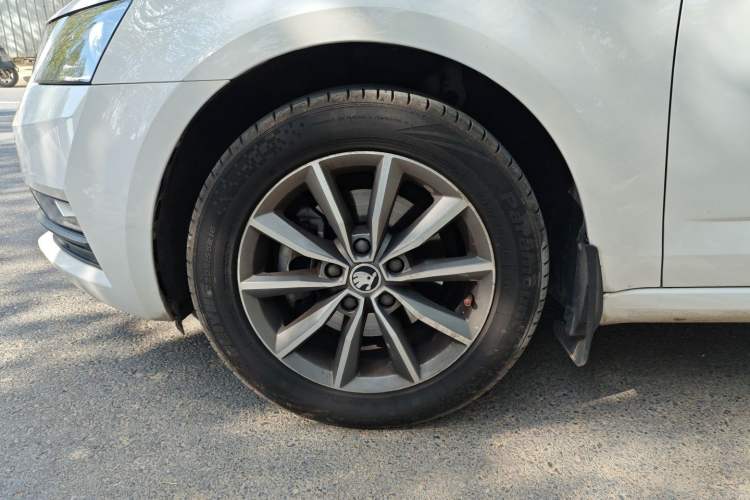 Used Skoda Octavia 2018 TSI230 DSG Comfort Edition Exterior 4