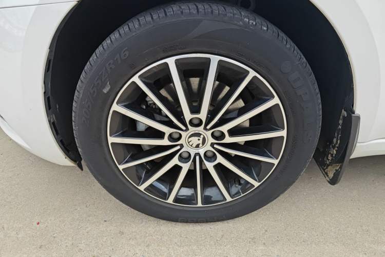 Used Skoda Octavia 2018 TSI230 DSG Luxury Edition Exterior 4