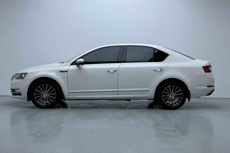 Used Skoda Octavia 2018 TSI230 DSG Comfort Edition Exterior 5