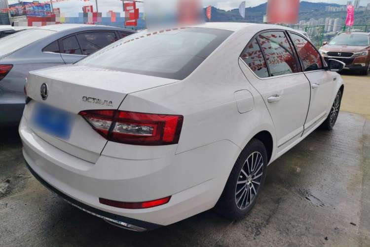 Used Skoda Octavia 2018 TSI230 DSG Luxury Edition Exterior 5