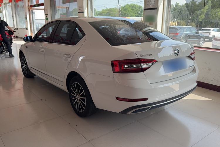 Used Skoda Octavia 2018 TSI230 DSG Luxury Edition Exterior 5
