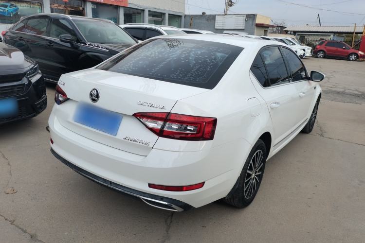 Used Skoda Octavia 2018 TSI230 DSG Luxury Edition Exterior 5