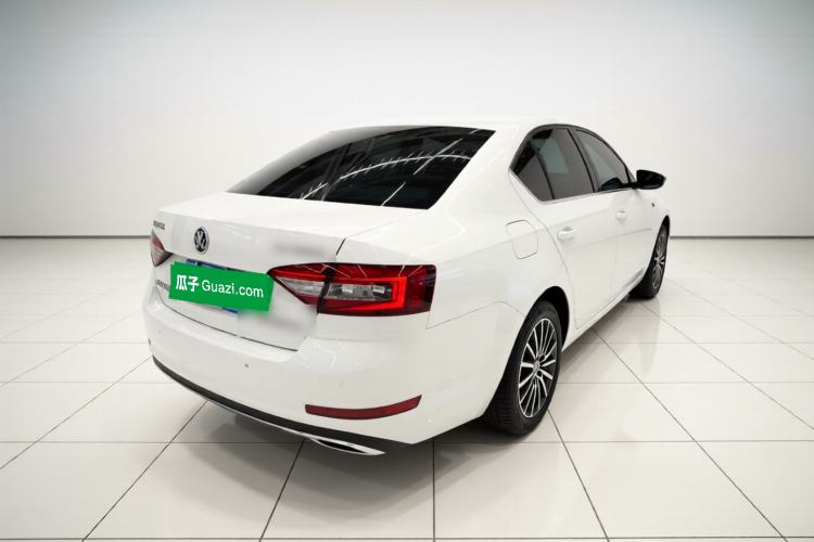Used Skoda Octavia 2018 TSI230 DSG Luxury Edition Exterior 5