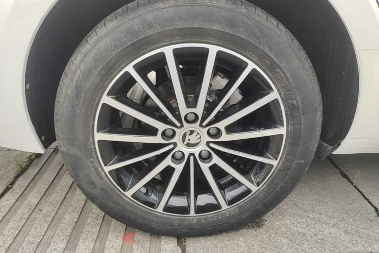 Used Skoda Octavia 2018 TSI230 DSG Luxury Edition Exterior 5