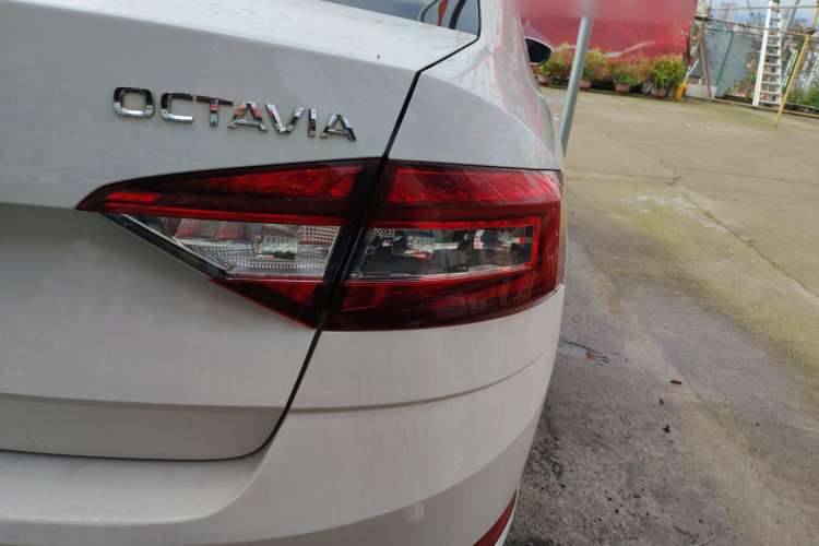 Used Skoda Octavia 2018 TSI230 DSG Luxury Edition Exterior 6