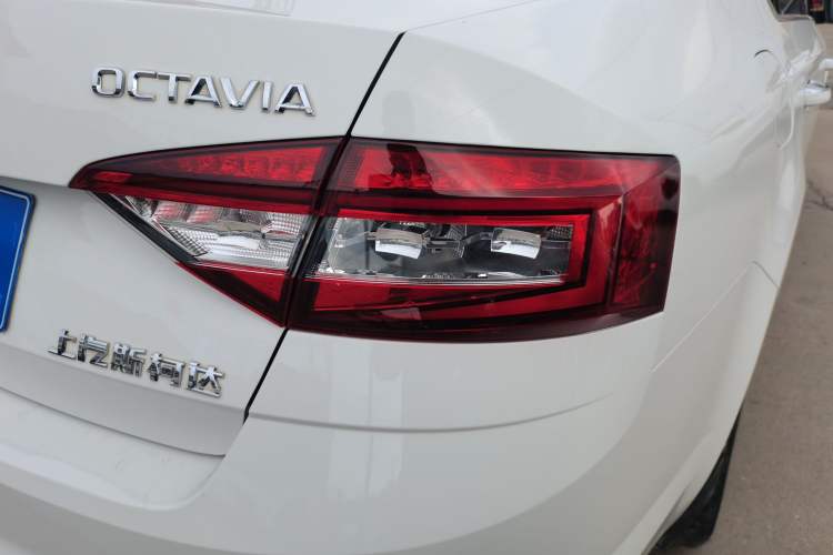 Used Skoda Octavia 2018 TSI230 DSG Luxury Edition Exterior 6