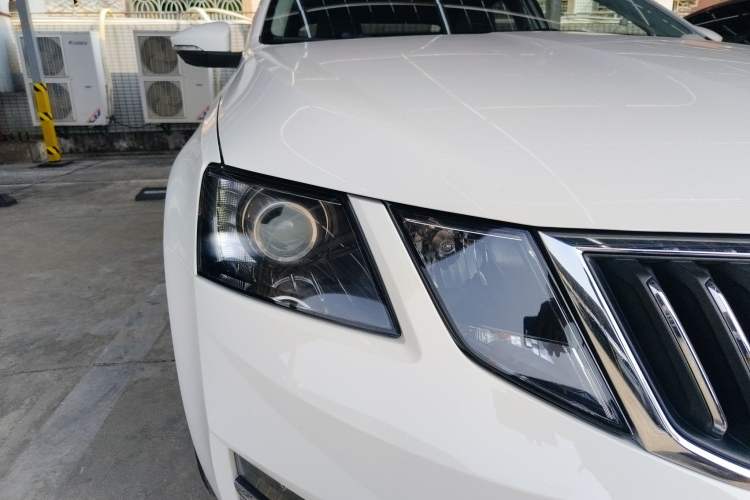 Used Skoda Octavia 2018 TSI230 DSG Luxury Edition Exterior 6