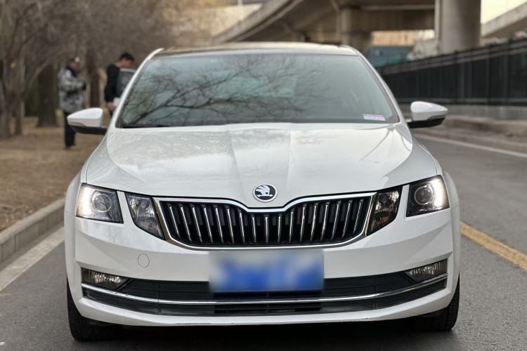 Used Skoda Octavia 2018 TSI230 DSG Luxury Edition Exterior 8