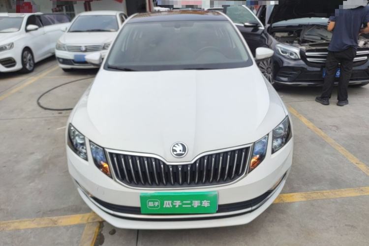Used Skoda Octavia 2018 1.6L Automatic Luxury Edition Front