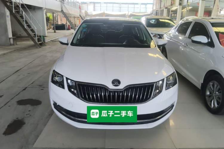 Used Skoda Octavia 2018 1.6L Automatic Luxury Edition Front