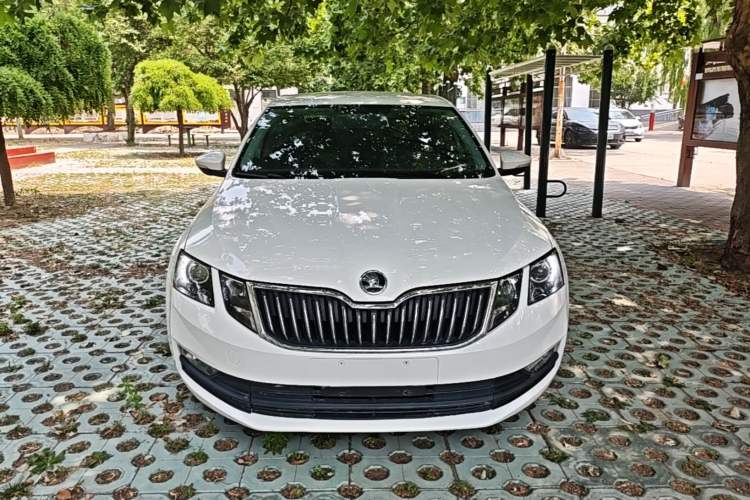 Used Skoda Octavia 2018 1.6L Automatic Comfort Edition Front