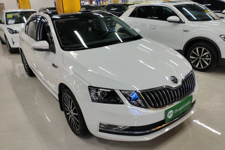 Used Skoda Octavia 2018 TSI230 DSG Luxury Edition Front Right 45 Deg