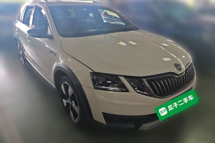 Used Skoda Octavia 2018 Station Wagon TSI280 DSG Luxury Edition Front Right 45 Deg