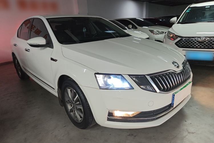 Used Skoda Octavia 2018 1.6L Automatic Comfort Edition Front Right 45 Deg