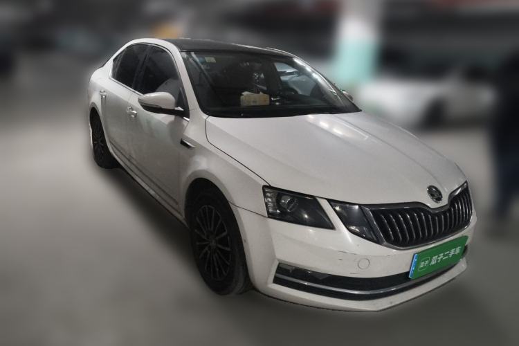 Used Skoda Octavia 2018 1.6L Automatic Luxury Edition Front Right 45 Deg