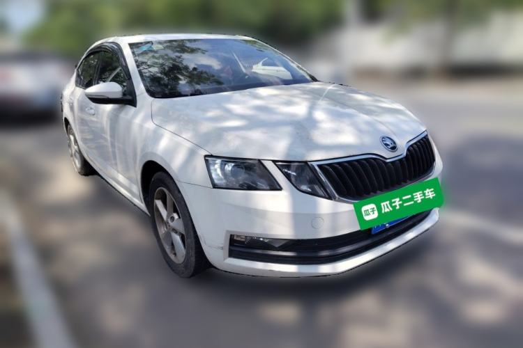 Used Skoda Octavia 2018 1.6L Manual Standard Edition Front Right 45 Deg