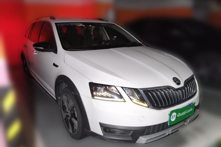 Used Skoda Octavia 2018 Station Wagon TSI280 DSG Luxury Edition Front Right 45 Deg