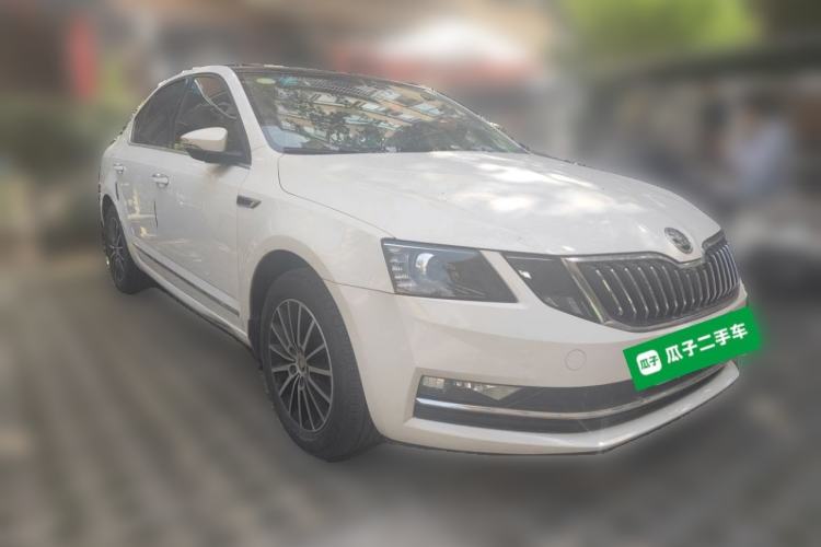 Used Skoda Octavia 2018 1.6L Automatic Luxury Edition Front Right 45 Deg