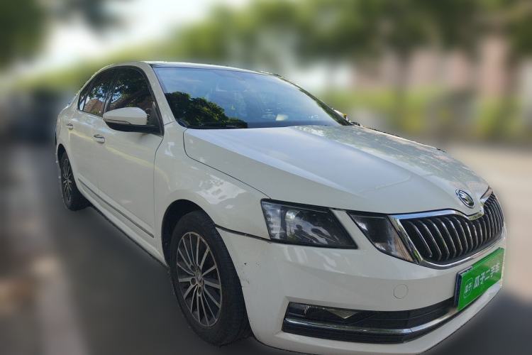 Used Skoda Octavia 2018 1.6L Automatic Luxury Edition Front Right 45 Deg