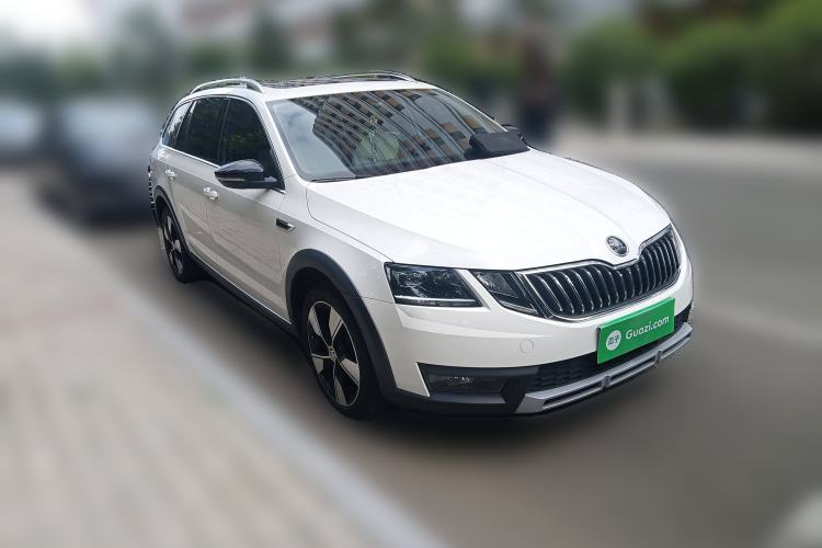 Used Skoda Octavia 2018 Station Wagon TSI280 DSG Luxury Edition Front Right 45 Deg