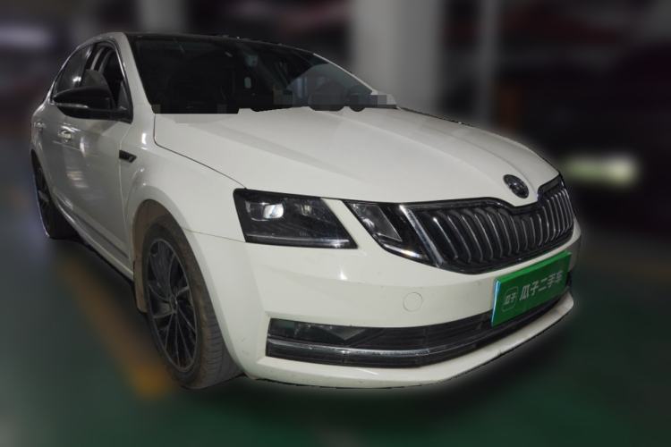 Used Skoda Octavia 2018 TSI280 DSG Luxury Edition Front Right 45 Deg