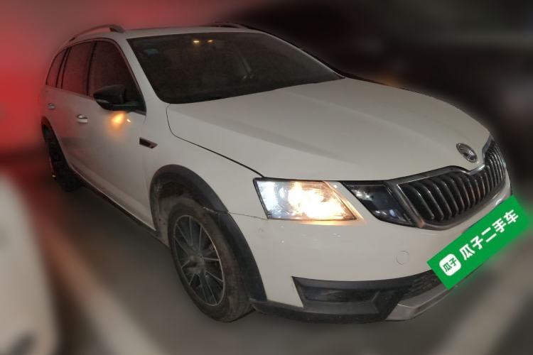 Used Skoda Octavia 2018 Station Wagon TSI230 DSG Luxury Edition Front Right 45 Deg