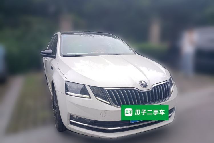 Used Skoda Octavia 2018 TSI280 DSG Luxury Edition Front Right 45 Deg