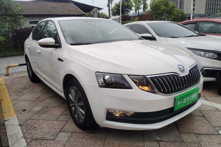 Used Skoda Octavia 2018 1.6L Automatic Comfort Edition Front Right 45 Deg