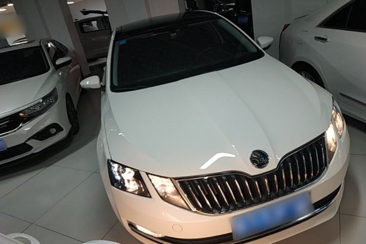 Used Skoda Octavia 2018 TSI230 DSG Luxury Edition Front Right 45 Deg
