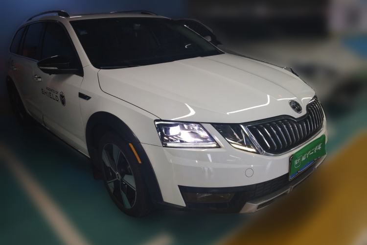 Used Skoda Octavia 2018 Station Wagon TSI280 DSG Luxury Edition Front Right 45 Deg