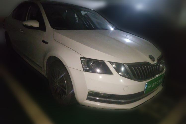 Used Skoda Octavia 2018 TSI230 DSG Luxury Edition Front Right 45 Deg