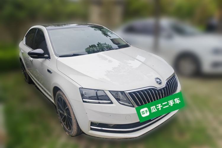Used Skoda Octavia 2018 TSI280 DSG Luxury Edition Front Right 45 Deg