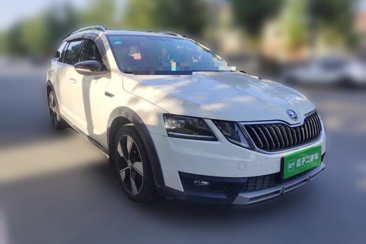 Used Skoda Octavia 2018 Station Wagon TSI280 DSG Luxury Edition Front Right 45 Deg