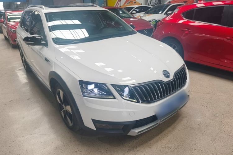 Used Skoda Octavia 2018 Station Wagon TSI280 DSG Luxury Edition Front Right 45 Deg