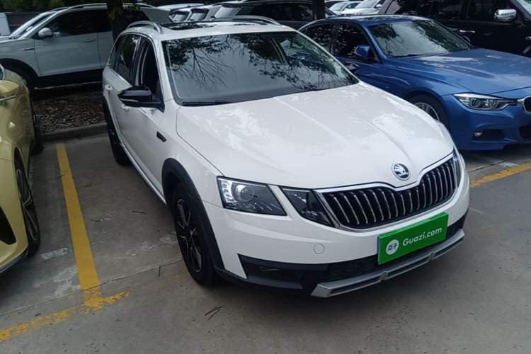 Used Skoda Octavia 2018 Station Wagon TSI230 DSG Luxury Edition Front Right 45 Deg