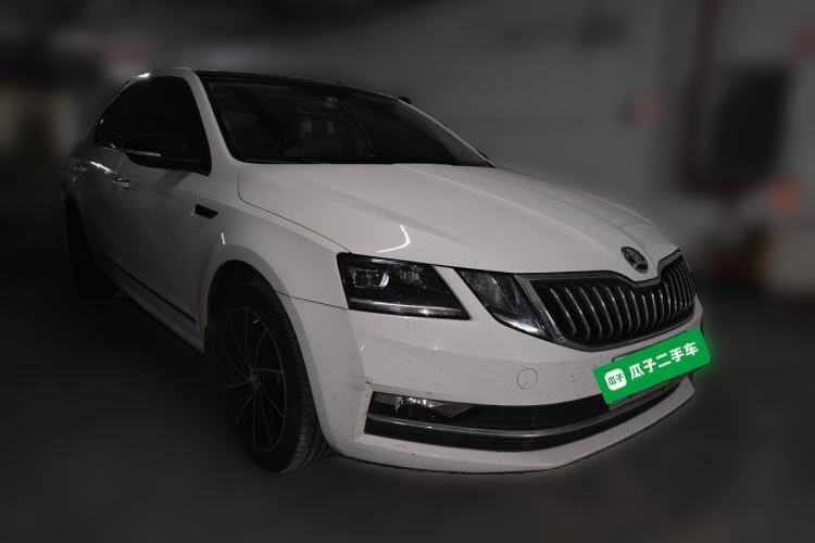 Used Skoda Octavia 2018 TSI280 DSG Luxury Edition Front Right 45 Deg