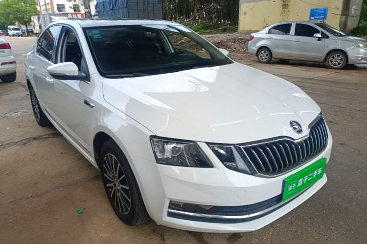 Used Skoda Octavia 2018 TSI230 DSG Luxury Edition Front Right 45 Deg