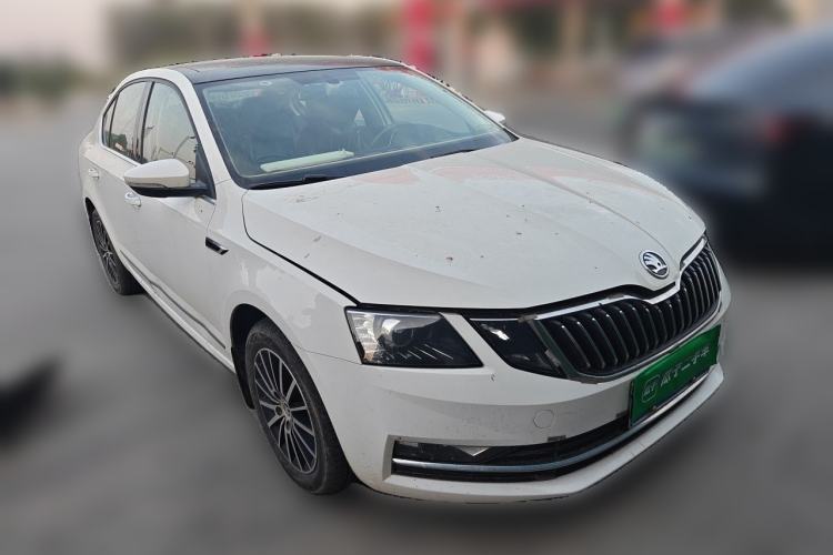 Used Skoda Octavia 2018 1.6L Automatic Luxury Edition Front Right 45 Deg