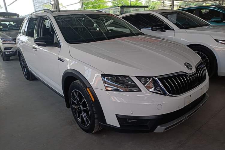Used Skoda Octavia 2018 Station Wagon TSI230 DSG Luxury Edition Front Right 45 Deg