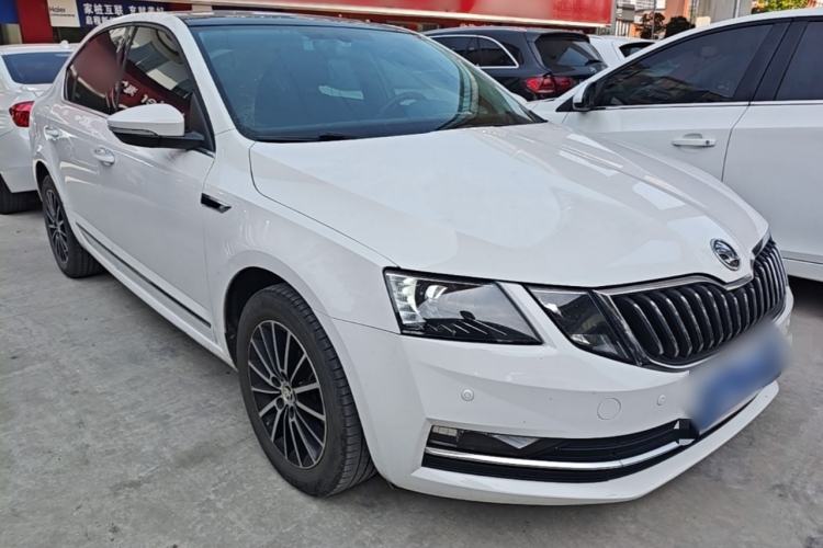 Used Skoda Octavia 2018 TSI230 DSG Luxury Edition Front Right 45 Deg
