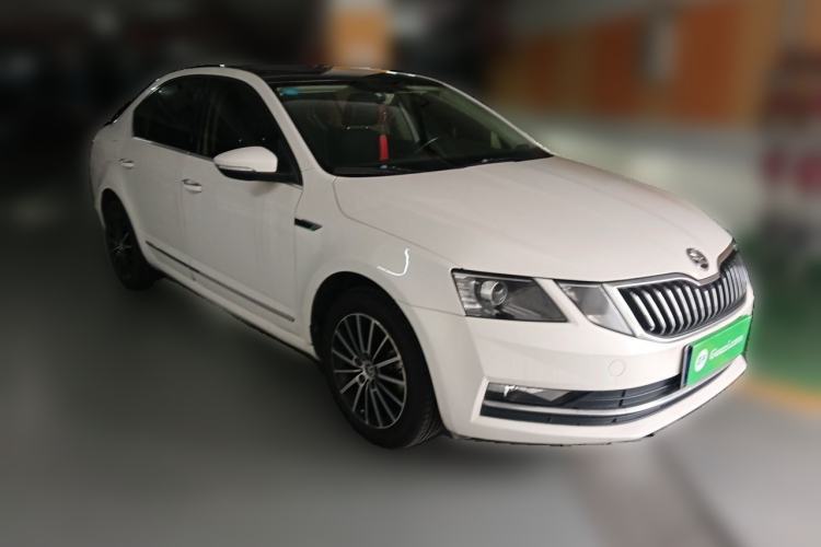 Used Skoda Octavia 2018 TSI230 DSG Luxury Edition Front Right 45 Deg
