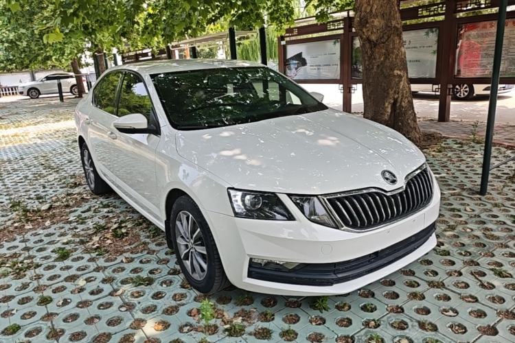 Used Skoda Octavia 2018 1.6L Automatic Comfort Edition Front Right 45 Deg