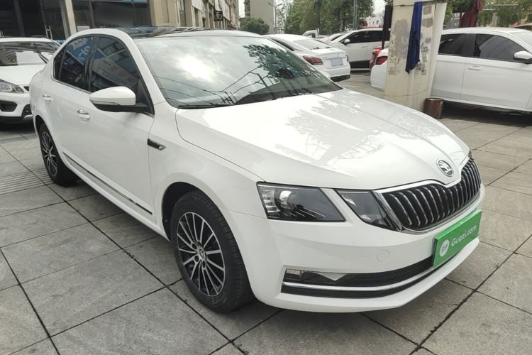 Used Skoda Octavia 2018 TSI230 DSG Luxury Edition Front Right 45 Deg