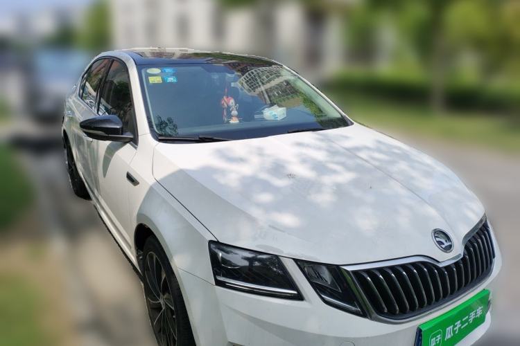 Used Skoda Octavia 2018 TSI280 DSG Flagship Edition Front Right 45 Deg