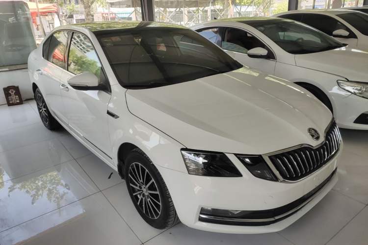 Used Skoda Octavia 2018 TSI230 DSG Luxury Edition Front Right 45 Deg