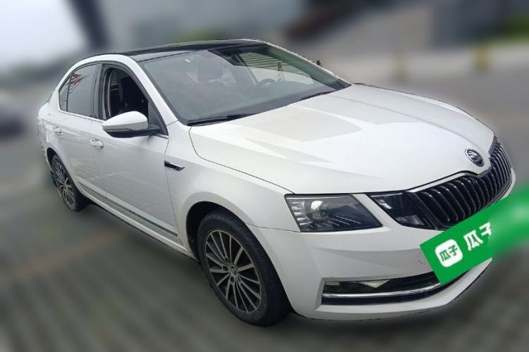 Used Skoda Octavia 2018 TSI230 DSG Luxury Edition Front Right 45 Deg