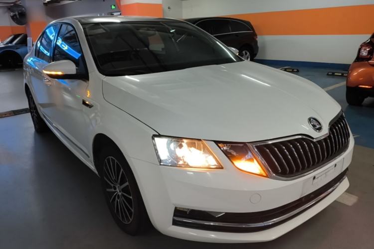 Used Skoda Octavia 2018 TSI230 DSG Luxury Edition Front Right 45 Deg